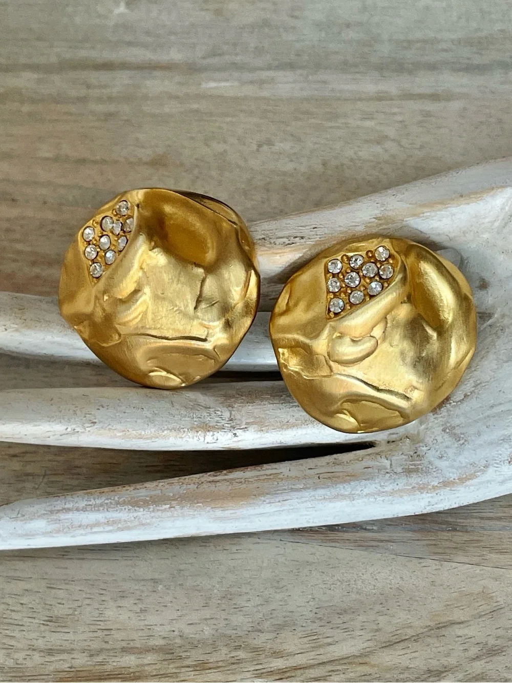 SOLD VTG KJL Kenneth Lane Matte Gold Modernist Style Rhinestone Clip Earrings - Picture 2 of 6